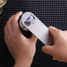 Płaski otwieracz do butelek ze stali nierdzewnej, trwały materiał ze stali nierdzewnej, odporny na odkształcenia, łatwo otwiera piwo, napoje gazowane i inne napoje butelkowane; kreatywny płaski kształt, smukły i łatwy do przechowywania, odpowiedni do kuchni, spotkań domowych i nie tylko; niezbędne narzędzie do picia i serwowania napojów na imprezy, idealne również na imprezy Halloween i Boże Narodzenie. - Różowy - Zobacz 7