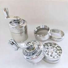 Molinillo manual de uso intensivo - Construcción de acero inoxidable, diseño de molienda de doble capa, apto para especias, hierbas, café, tabaco. No se necesita electricidad. Ideal para el hogar, camping, uso en la cocina. Regalo perfecto para chefs y entusiastas de la cocina. Molinillo de hierbas, apariencia elegante, sensación metálica, diseño compacto, molienda multinivel. Esencial para aventureros al aire libre. Molinillo de café manual, molinillo de metal, mini molinillo