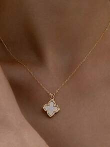 1 Pc Minimalist Acrylic Four Leaf Clover Delicate Pendant Necklace For Women Valentines,Mom,Mother,Mother's Day,Gift