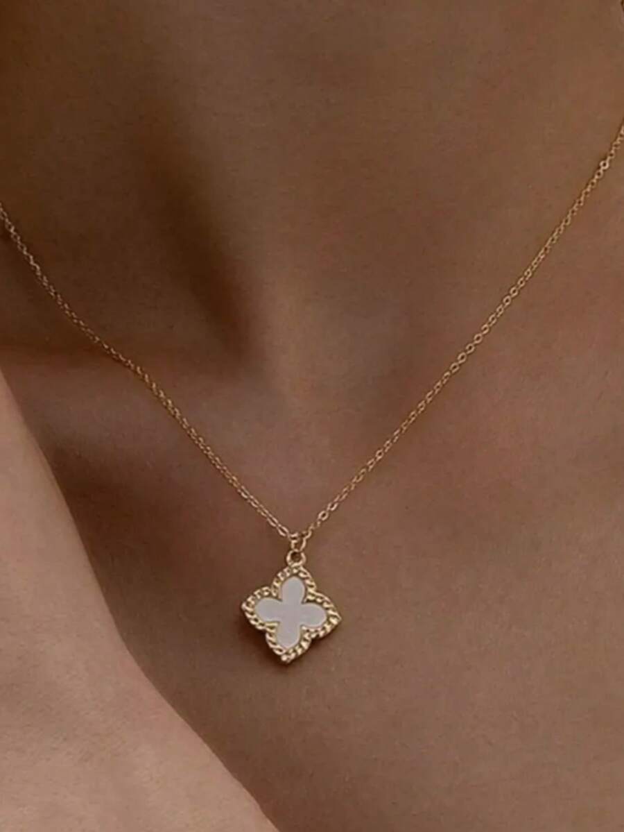 1 Pc Minimalist Acrylic Four Leaf Clover Delicate Pendant Necklace For Women Valentines,Mom,Mother,Mother's Day,Gift