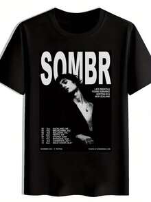 Camiseta gráfica para hombres SOMBR - Camiseta casual negra de cuello redondo con letras SOMBR en blanco llamativo y diseño de la gira de Lykke Li, Lorde, St. Vincent, camiseta de verano lavable a máquina, regalo para entusiastas de la música, atuendo de concierto, impresión artística, camiseta de ajuste regular - Negro - Ver 1