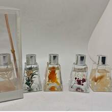 50ml Modern Aesthetic Reed Diffuser With Dried Blooms - Thoughtful Gift For Home Office Use.