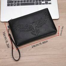 1 件黑色鹰/鹿头图案 PU 皮革手拿包，时尚简约商务风格男士腕包，拉链开合带腕带，可容纳手机、现金、卡，防水防刮，轻巧便携，适合工作、会议、用餐，是送给男士、丈夫、老板、同事的绝佳礼物