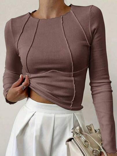 This Unique Long-Sleeve Women's Top Features A Ribbed Knit Round Neck, A Fitted Silhouette That Flatters The Figure, And A Cropped Waistline Design With A Youthful, Sexy Vibe. Versatile And Practical, It's Suitable For Spring And Summer Wear, And Can Be Layered. An Essential Item For Valentine's Day.