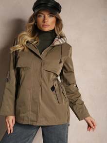 Jaqueta Parka com Capuz e Bolsos com Cordão na Cintura