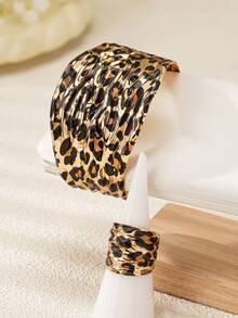 1入粗戒指，1入粗手鐲和1對耳環套裝，幾何設計，適合女性參加派對和聚會，是一份理想的禮物 - 金黃色 - 查看 6