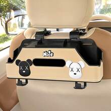 这款单包装卡通水豚造型多功能后座储物盒，专为熊猫主题汽车设计。它配备便捷的水瓶杯架和纸巾盒，兼容所有车型。不仅是汽车装饰、车内收纳和纸巾整理的理想之选，还集成了多种汽车挂钩功能。