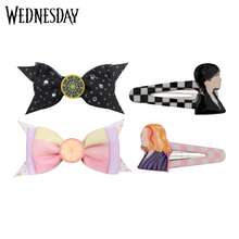 4 piezas Clips para el cabello con licencia oficial de Netflix Wednesday, elegantes y de moda con diseño de personaje de anime, clips de lazo para estilo, flequillo, cabello dañado y accesorios para el cabello para mujeres y niñas, adecuados para festival, Navidad, fiesta de cumpleaños y decoraciones de fiesta - Multicolor - Ver 1