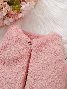 Bhchntiy 3 件套女婴秋冬套装：罗纹心形刺绣连体衣、纯色披肩背心和可爱耳帽，休闲时尚