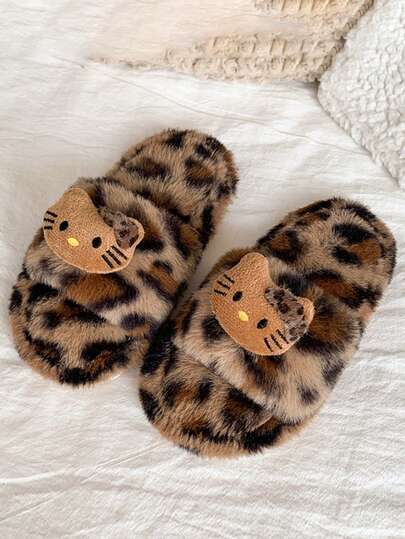 Sanrio Ein Paar neue und vielseitige, einfache, cartoon-artige, anime-stil Hausschuhe, die sich für das Tragen in Studentenwohnheimen in der Weihnachts- und Schulanfangszeit eignen. Es gibt auch neue, winterliche, rutschfeste und strapazierfähige, cartoon-artige, anime-stil Hausschuhe für das Badezimmer.