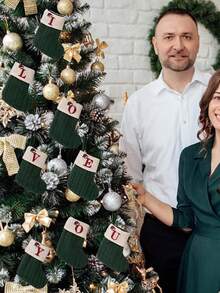 1 pezzo Calza natalizia lavorata a maglia con monogramma, calza appesa con piccole lettere inglesi natalizie, calza appesa per camino a doppia faccia, decorazioni per feste natalizie, regali per feste, calza personalizzata con iniziale, decorazioni per albero di Natale, decorazioni natalizie per la casa, regali di Natale, decorazioni, decorazioni per la casa per il nuovo anno 2026, decorazioni invernali natalizie