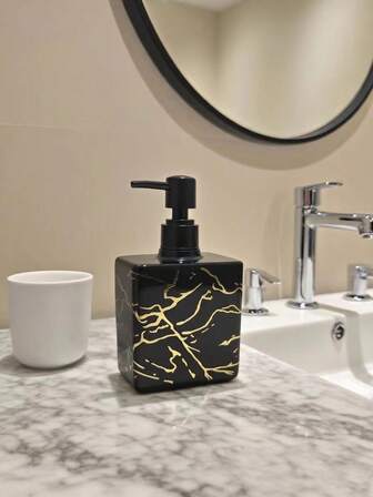 1 pieza Dispensador de bomba de mano líquida con caja de almacenamiento portátil - Diseño de estampado de lámina en la caja - No se necesita electricidad, plástico duradero - Ideal para lavabo de baño, ducha, viaje - Excelente para Halloween, Acción de Gracias, Navidad, accesorios de baño