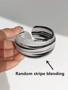 1 件复古黑白条纹几何宽厚树脂 C 形开口手镯，适合女士，适合假期、秋冬季日常佩戴 - 彩色 - 查看 23