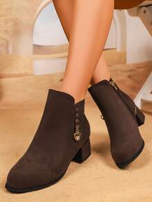 بوت الكاحل النسائية ذات الكعب المتوسط السميك من الجلد الأحمر الفاتح، بتصميم سحاب جانبي ومعلق من الراين، أنيقة وأنيقة، بوت للنساء