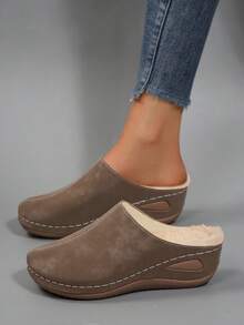 女士保暖内衬木屐拖鞋，方便穿脱的拖鞋，适合日常休闲和室内穿着，与裤子和休闲装完美搭配 - 卡其色 - 查看 2