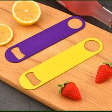 Płaski otwieracz do butelek ze stali nierdzewnej, trwały materiał ze stali nierdzewnej, odporny na odkształcenia, łatwo otwiera piwo, napoje gazowane i inne napoje butelkowane; kreatywny płaski kształt, smukły i łatwy do przechowywania, odpowiedni do kuchni, spotkań domowych i nie tylko; niezbędne narzędzie do picia i serwowania napojów na imprezy, idealne również na imprezy Halloween i Boże Narodzenie. - Różowy - Zobacz 3