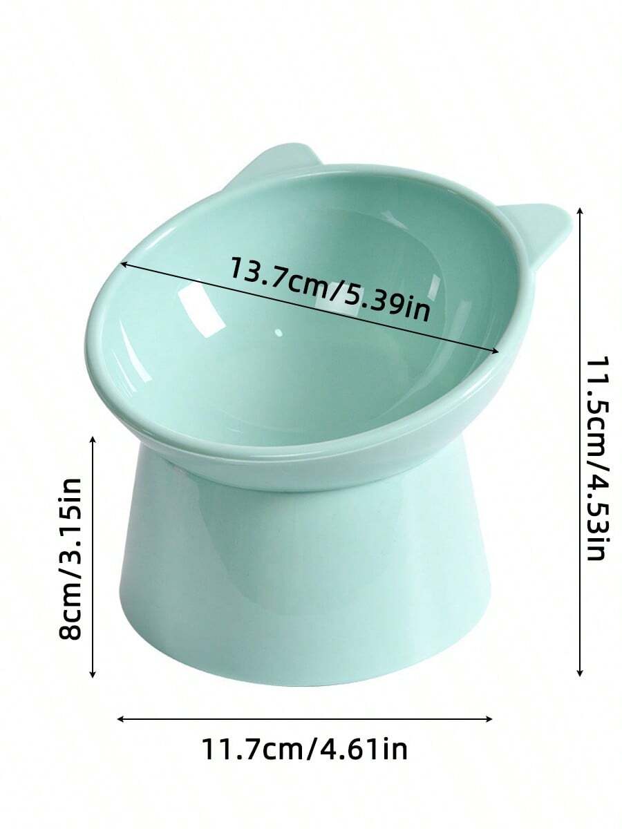 Wysokiej jakości, trwała, jednoczęściowa miska na karmę dla zwierząt z polipropylenu (PP), z pochyloną, wysoko wyprofilowaną osłoną szyi i korpusem o dużej średnicy, idealna do codziennego karmienia kotów i psów. Pomaga chronić kręgosłup szyjny zwierzęcia i wspomaga trawienie. Posiada antypoślizgową podstawę, która zapobiega przewracaniu się. Jest łatwa w czyszczeniu, trwała i higieniczna, idealna do użytku w domach, sklepach zoologicznych, lecznicach dla zwierząt i innych miejscach. To idealny wybór do karmienia zwierząt.