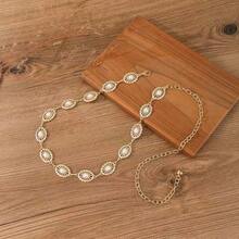 Ein neuer goldener Taillenkettenakzessoire für Frauen, passend zu westlichen Damengürteln, perfekt zum Kombinieren mit Röcken und passenden Outfits. Es verfügt über eine Taillenkette mit eingearbeiteten Kunststoffperlen-Ketten, was es zu einem ausgezeichneten Geschenk für eine Freundin macht. Es ist sehr geeignet für Frauen zum Tragen im Freien, bei Veranstaltungen und Partys im Frühling, Sommer, Herbst und Winter.
