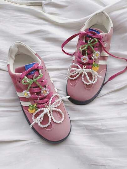 鞋饰鞋夹，白色3D立体花朵珍珠蕾丝装饰扣，可拆卸鞋带装饰夹，适用于运动鞋/靴子及其他服饰，多功能DIY配件