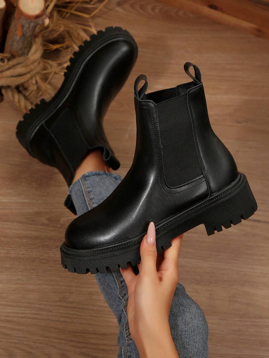 Svarta, grovklackade Chelsea-stövlar för kvinnor, moderiktiga och bekväma ankelstövlar i Chelsea, elastiska, korta stövlar i PU-läder, uppgraderad hantverksdesign, ökad fotkomfort, leopardmönster i kontrastfärg, framhäver elegant och intellektuell skönhet, klassiska, mångsidiga, viktiga svarta korta stövlar för höst-/vintersäsongen - Svart - Visa 1