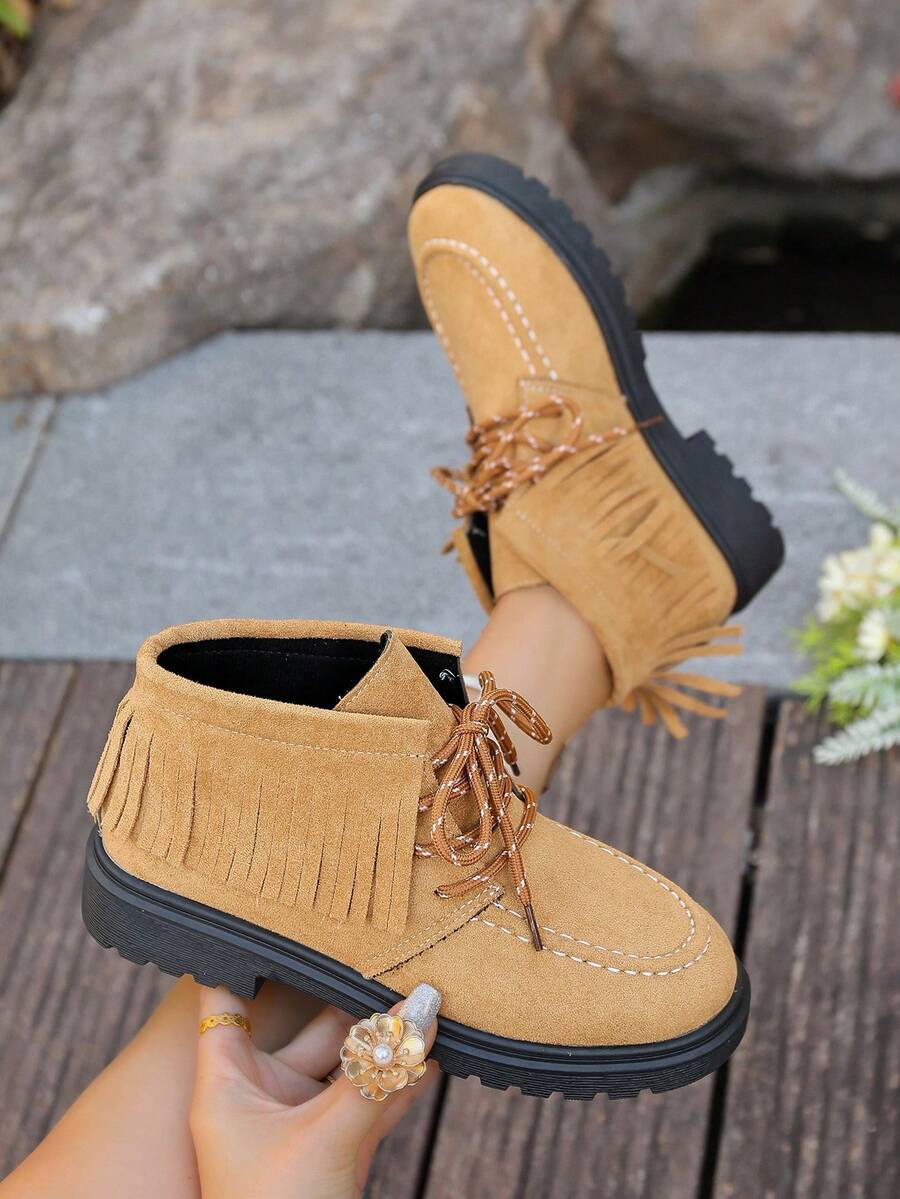 Botas de Cano Médio Retrô com Cadarço, Bico Redondo, Franjas, Sola Plana, Adequadas para Praia, Campus, Casa, Outono/Inverno - Castanho - Visão 1
