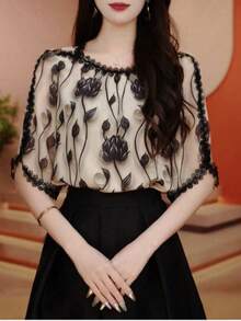 Blusa de mujer con cuello redondo y manga corta, con acabado de alta gama y estampado floral de moda