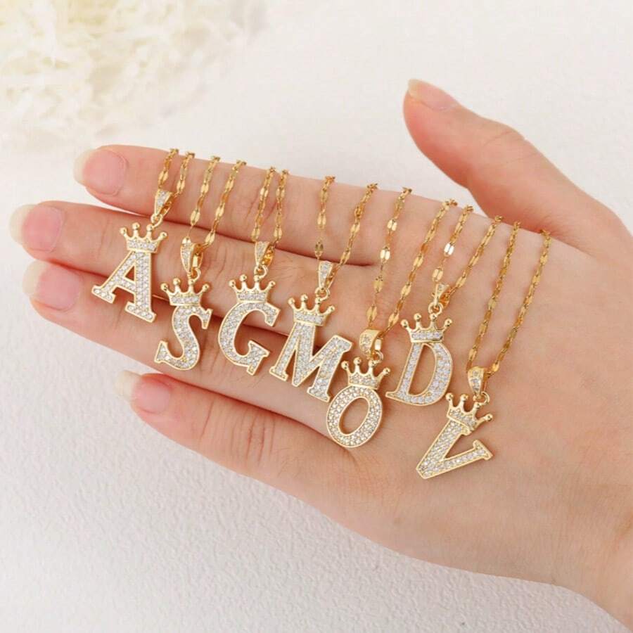 Premium Ins-Style Initial Necklace With An Exquisite 18K -Plated Crown Pendant, Artfully Adorned With Micro-Set Copper Elements And Brilliant Zirconia Crystals To Highlight Its Fine CraftsmanshipStylish Ins-Inspired Initial Necklace Showcasing An 18K -Plated Crown Pendant, Meticulously Crafted With Micro-Set Copper Accents And Sparkling Zirconia Stones To Elevate Its Elegance