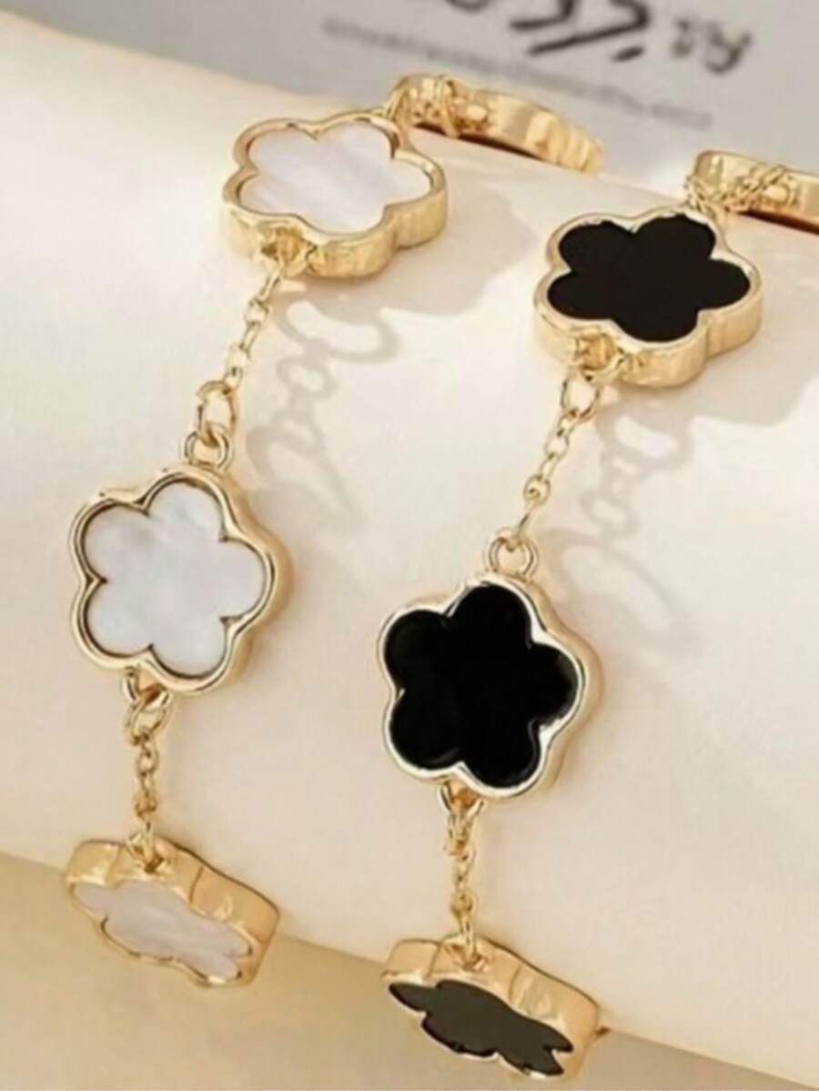 2pcs Classic White & Black Clover Bracelets, Fashionable, Elegant, Vintage, Suitable For Daily, Commute, Parties, Gifts For Friends. The Black One Has A Protective Layer That Can Be Peeled Off Before Wearing. - Multicolor - View 1
