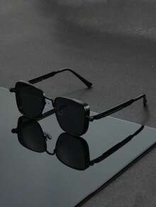 复古蒸汽朋克风格男士金属方形时尚眼镜，时尚精致，轻巧便携，完美展现独特风格。无论是节日还是特殊场合，都是绝佳之选。