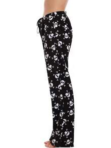 Women's Plush Pajama Pants - And Cozy - 黑色 - 骷髏頭和交叉骨 - 查看 2