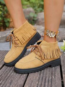 Botas de Cano Médio Retrô com Cadarço, Bico Redondo, Franjas, Sola Plana, Adequadas para Praia, Campus, Casa, Outono/Inverno - Castanho - Visão 2