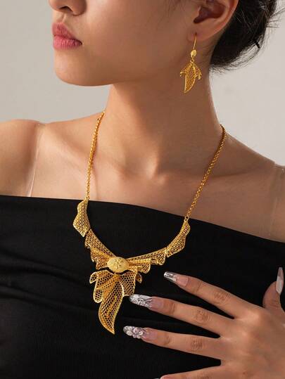 طقم مجوهرات مطلي بالذهب عيار 24 قيراط على طراز دبي - قلادة وأقراط، قطعتان