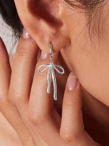 1 par de pendientes largos de lazo elegante en plata, accesorios versátiles para mujeres