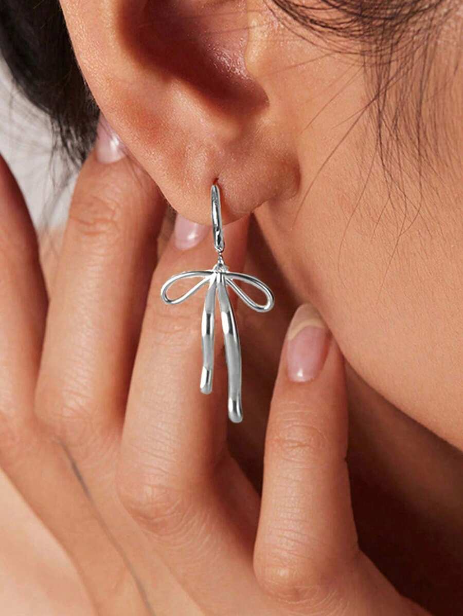 1 par de pendientes largos de lazo elegante en plata, accesorios versátiles para mujeres