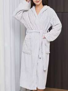 1 件女士珊瑚绒毛绒连帽浴袍，柔软舒适吸水家居服，适用于浴室、卧室、泳池、日常和旅行必备品、房间装饰、圣诞节、圣诞装饰，是返校季的完美礼物 - 彩色 - 查看 11