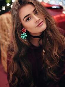 1 Pair Creative Christmas Rhombus Earrings, Minimalist Winter Decorative Earrings, European & American Holiday Decor Earrings, Fashionable Long Design Earrings Suitable For Women's Daily And Holiday Wear