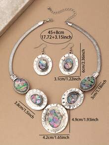 1套復古西部波西米亞風格的綠松石橢圓形蛇骨鏈粗耳環，吊墜和項鍊套裝