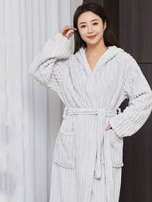 1 件女士珊瑚绒毛绒连帽浴袍，柔软舒适吸水家居服，适用于浴室、卧室、泳池、日常和旅行必备品、房间装饰、圣诞节、圣诞装饰，是返校季的完美礼物 - 彩色 - 查看 5