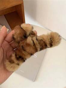 1pc Leopard Print Plush Hair Claw Clip, Fashionable & Versatile Korean/European Style Hair Accessory For Women, Autumn/Winter Fashion Hair Clip Elegant Hair Accessories - Multicolor - View 2