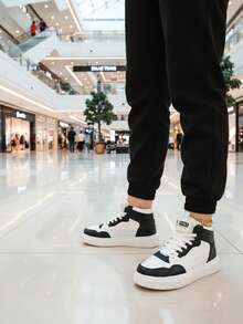 女式滑板鞋 - 黑與白 - 查看 2