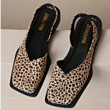 Sandálias Baixas Femininas de Luxo com Estampa de Onça da Coleção 2025, Design de Fivela, Plataforma Casual, Bico Quadrado