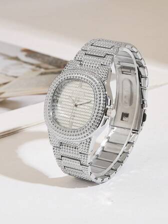 Den nyligen uppgraderade versionen är för närvarande av högsta kvalitet, utan prishöjning för uppgraderingar. Den har en fyrkantig urtavla med diamanter, stjärnhimmel, urtavla, stabil tidtagning och är lämplig för viktiga tillfällen i kombination med ett kvartsur.