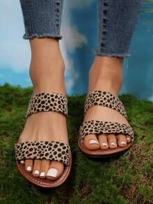 Sandalias planas con puntera abierta estampado de leopardo cómodas y de talla grande para mujer, zapatos de verano casuales y con estilo para uso en exteriores y playa - Marrón - Ver 2