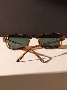 1 副时尚塑料方形小框眼镜，适合女性，适合海滩派对、露营、街头摄影、音乐节，是夏季海滩度假、户外活动、旅行、返校、大学风格和校园造型的理想配饰。 - 綠色 - 查看 7