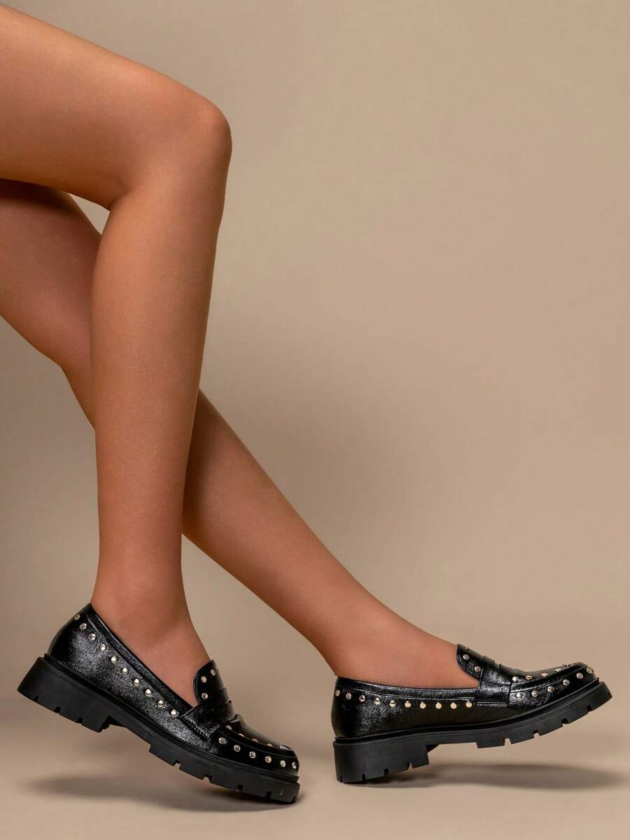 calcena Women's Studded Chunky Platform Loafers with Rivet Embellishments, Lug Sole and Round Toe, Punk Rock Inspired Slip-On Shoes for an Edgy Preppy Look - 黑色 - 查看 1