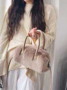 El tipo de bolso preferido para los bolsos de mujer es el nuevo lujo de felpa de las señoras bolsos de mano en otoño e invierno de 2025. Los bolsos y bolsos de mano con textura japonesa y coreana son diseños retro y de nicho. Es la mejor opción para enviar a una novia, ir de compras, el campus universitario y regalar en otoño e invierno.