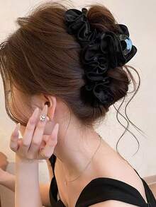 1pc High-End Satin Pleated Large Hair Claw Clip For Women, Suitable For Thick Hair Bun Updo Fall Hair Accessories Autumn Hair Clips Fashion Hair Clutch Elegant Clips For Hair Winter For Vacation Outfits Woman