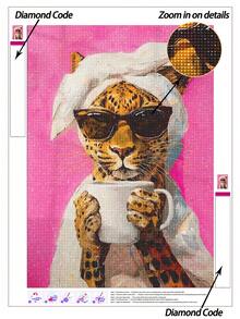 | 5D DIY 钻石画 | 粉钻艺术套装，豹子优雅地裹着浴巾喝咖啡 DIY 钻石画十字绣套件。高清手工装饰画。礼品钻石画，通过 DIY 集中并平静您的心情。 - 彩色 - 查看 1