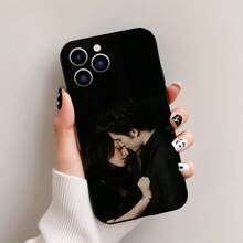 Funda de Teléfono TPU Negra para iPhone de la Serie Crepúsculo, No Te Pierdas. Tiene un diseño de dibujos animados adorable, buen rendimiento a prueba de golpes y puede proteger eficazmente la lente. Adecuado para iPhone 11/12/13/14/15/16 Pro Max - Mezcla de colores - Ver 5