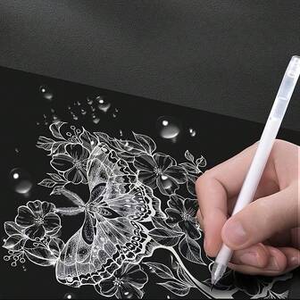 Vita, guld- och silverfärgade gelpennor med fint spets är lämpliga för konstnärers storskaliga engångsmarkeringar, målning och design på svart papper, samt markeringar på däck och plastytor. Det perfekta valet för konstnärer och målarentusiaster.